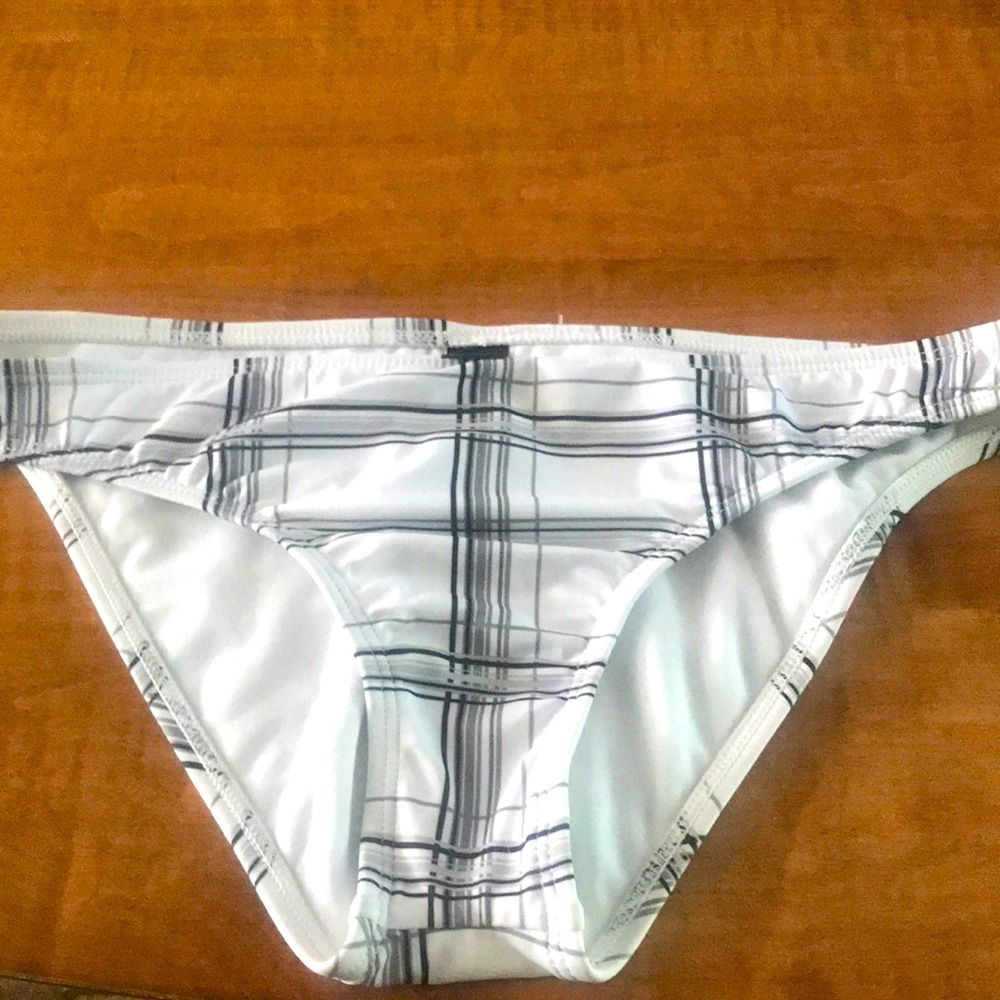Never worn Hurley bikini bottom